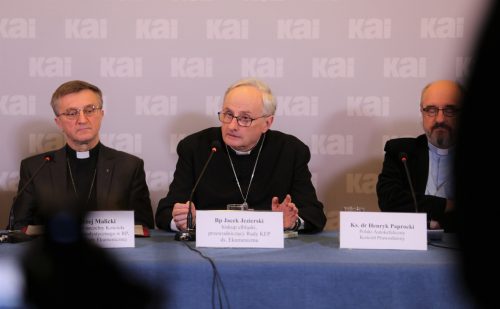 Bp Jezierski: Papież zaprasza wszystkich chrześcijan do zabrania głosu podczas synodu