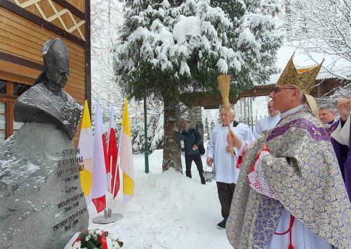 Bp Miziński poświęcił popiersie kard. Stefana Wyszyńskiego w zakopiańskiej „Księżówce”